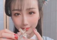 汉服小姐姐萤火虫照片,古韵盎然美如画